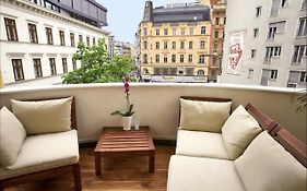 City Centre Klimts Balcony